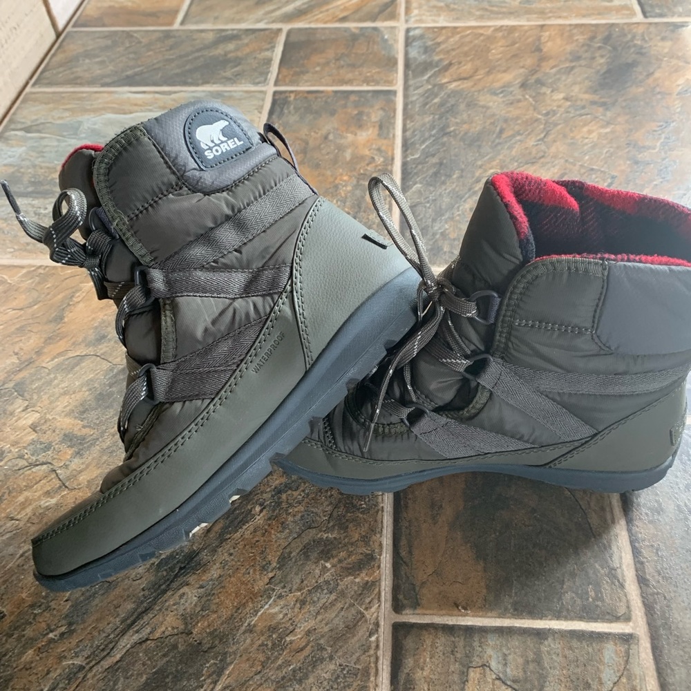 Womens Sorel boot nwot